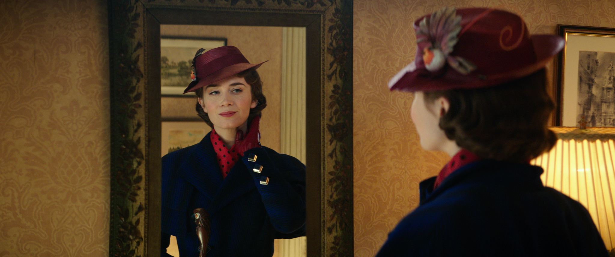 Mary Poppins (Emily Blunt) 
