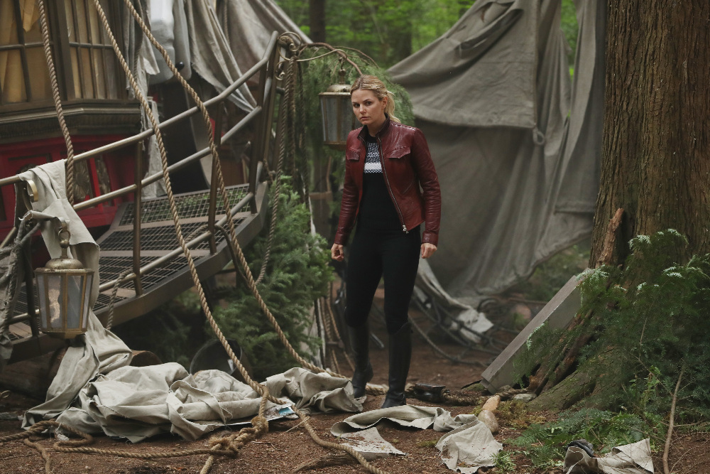 ONCE UPON A TIME - "The Savior" - As "Once Upon a Time" returns to ABC for its sixth season, SUNDAY, SEPTEMBER 25 (8:00-9:00 p.m. EDT), on the ABC Television Network, so does its classic villain-the Evil Queen. (ABC/Jack Rowand) JENNIFER MORRISON