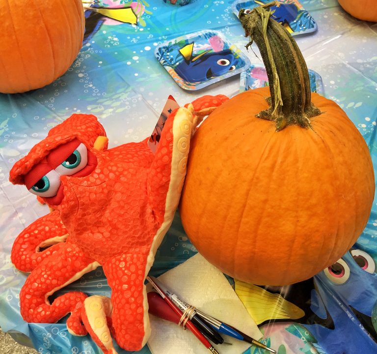 Dory Pumpkin Carving - easy and long lasting, Dory is easy to do
