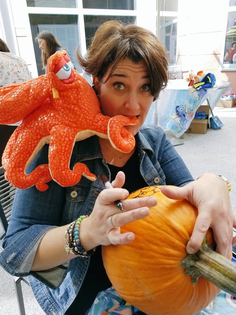 Dory Pumpkin Carving 