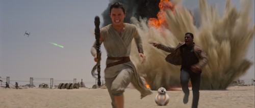 Daisy Ridley as Rey and John Boyega as Finn in Star Wars: The Force Awakens ©Lucasfilm 